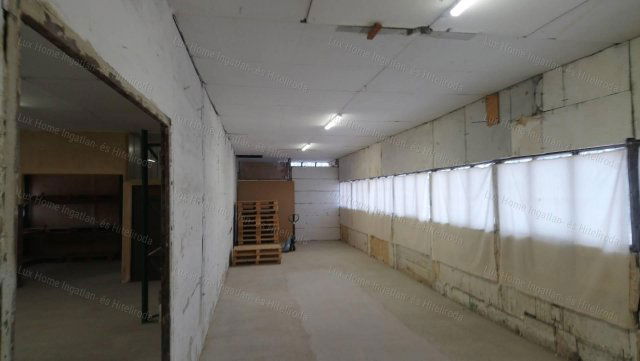 Kiadó ipari ingatlan, Komáromban 170 E Ft / hó, 1 szobás