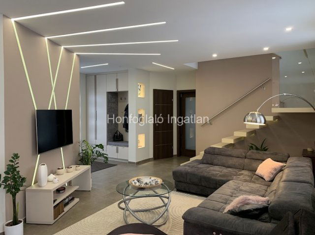 Eladó családi ház, Nyíregyházán 199.99 M Ft, 6 szobás