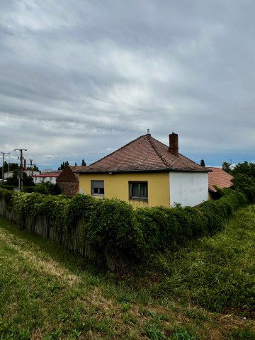 Kiadó ipari ingatlan, Pécsett 600 E Ft / hó, 4 szobás