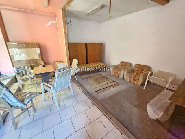 Eladó családi ház, Simontornyán 4.5 M Ft, 1 szobás