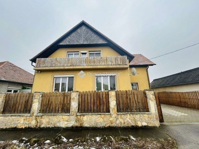 Eladó családi ház, Gyálon 125 M Ft, 5 szobás