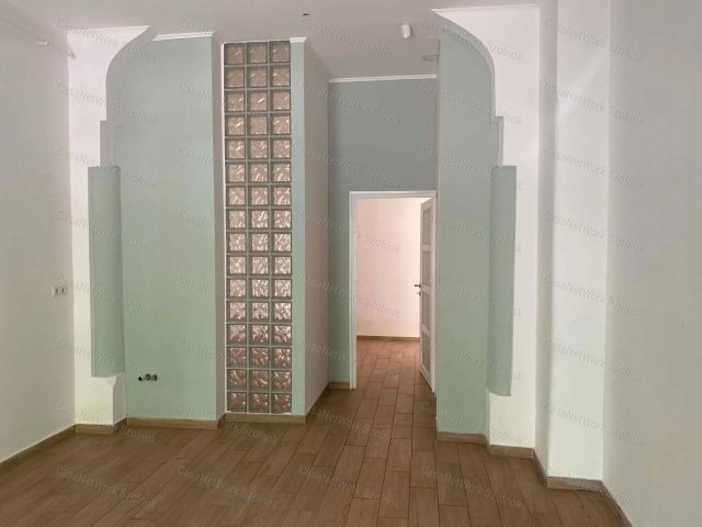 Kiadó üzlethelyiség, Szolnokon 220 E Ft / hó, 2 szobás