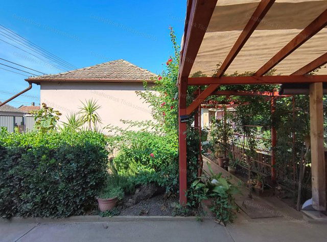 Eladó családi ház, Törökszentmiklóson 30.5 M Ft, 2 szobás