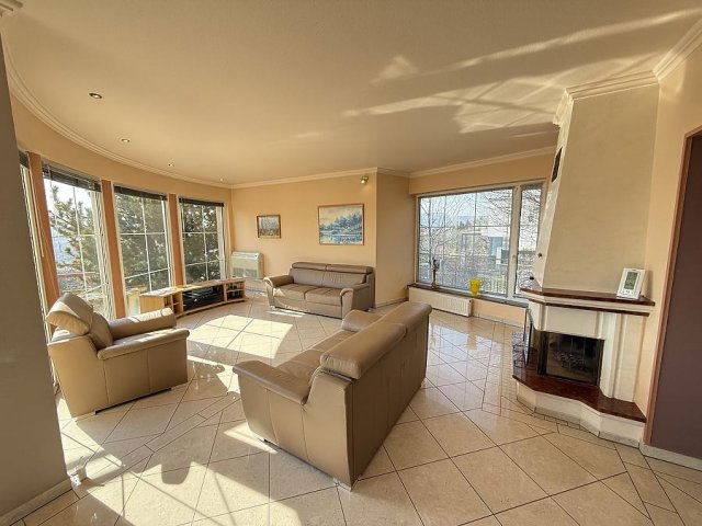 Eladó családi ház, Szentendrén 239.9 M Ft, 5 szobás