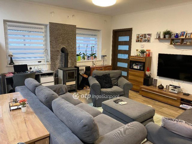 Eladó családi ház, Délegyházán 129 M Ft, 4 szobás