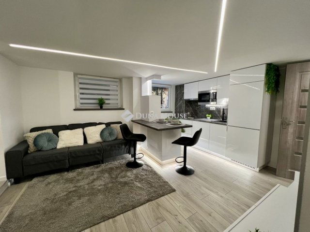 Eladó téglalakás, Budapesten, VI. kerületben 72 M Ft, 4 szobás