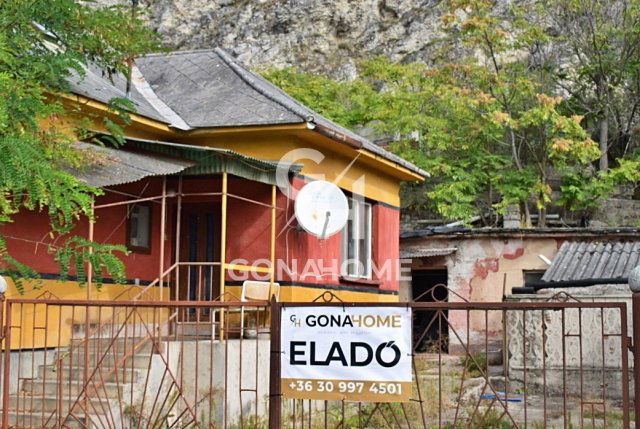 Eladó családi ház, Várpalotán 27.9 M Ft, 2+1 szobás