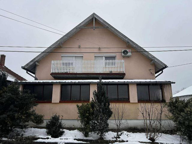 Eladó családi ház, Gödöllőn 119.9 M Ft, 6 szobás