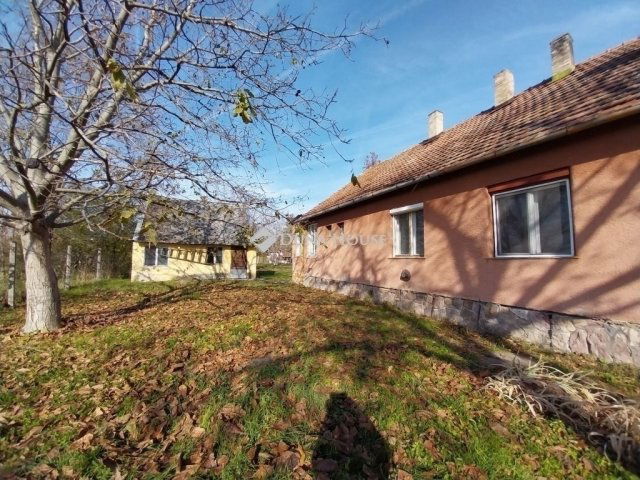 Eladó ikerház, Szegeden 42 M Ft, 2 szobás / költözzbe.hu