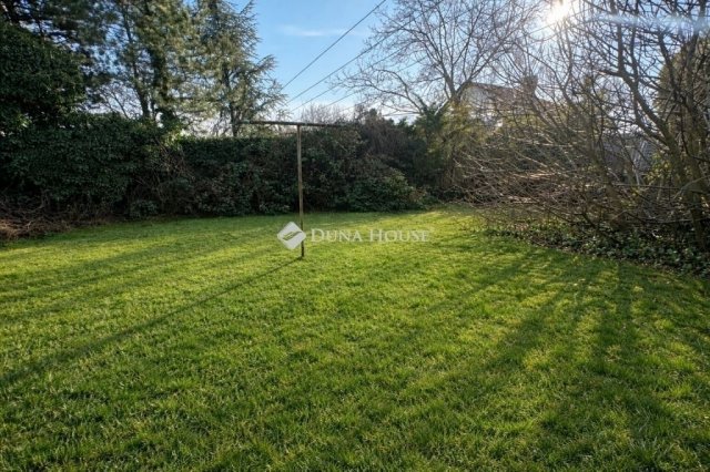 Eladó családi ház, Pécsett 154 M Ft, 5 szobás