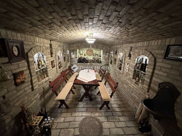 Eladó családi ház, Kecskeméten 224.9 M Ft, 7 szobás