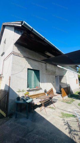Eladó családi ház, Komáromban 65 M Ft, 5 szobás