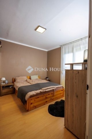 Eladó panellakás, Pécsett 43.9 M Ft, 2 szobás