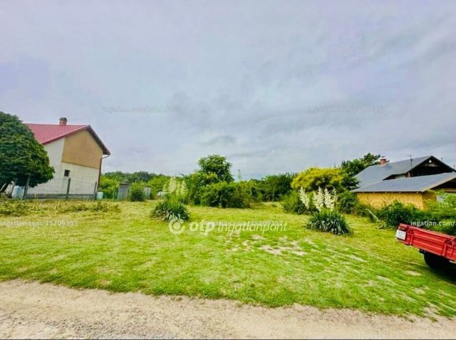 Eladó telek, Adonyban 8 M Ft / költözzbe.hu
