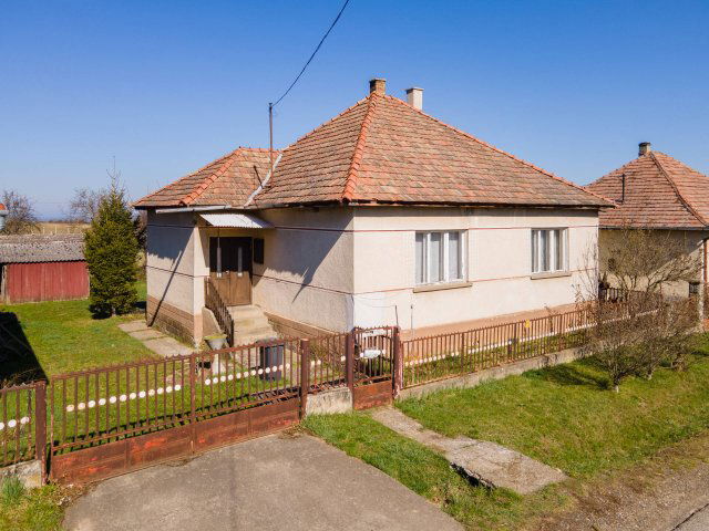 Eladó családi ház, Kemencén 29.9 M Ft, 2 szobás