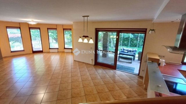 Eladó családi ház, Budajenőn 198 M Ft, 5 szobás