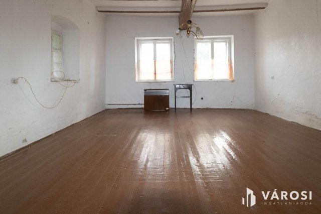 Eladó családi ház, Tótkomlóson 6 M Ft, 2 szobás
