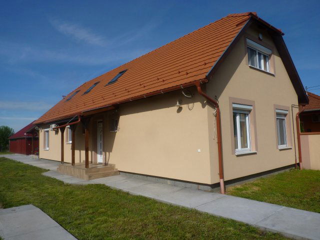Eladó családi ház, Jászberényben 104.9 M Ft, 6 szobás