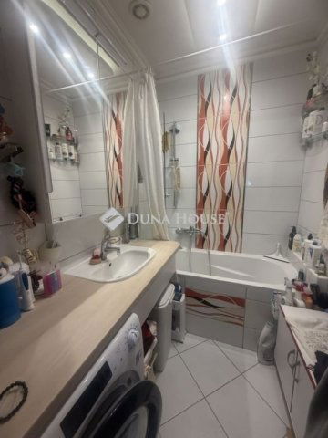 Eladó téglalakás, Budapesten, VII. kerületben 62.9 M Ft