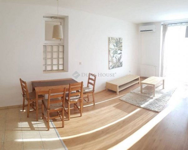 Eladó téglalakás, Budapesten, IV. kerületben 61.9 M Ft, 1 szobás