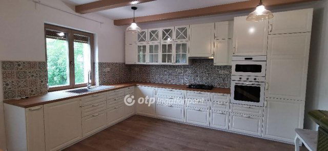 Eladó családi ház, Pannonhalmán 159 M Ft, 5 szobás