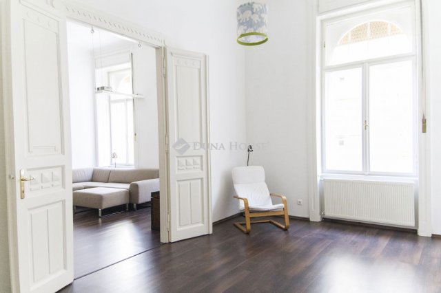 Eladó téglalakás, Budapesten, XIII. kerületben, Balzac utcában