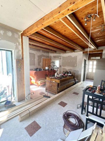 Eladó családi ház, Szentendrén 349 M Ft, 8 szobás