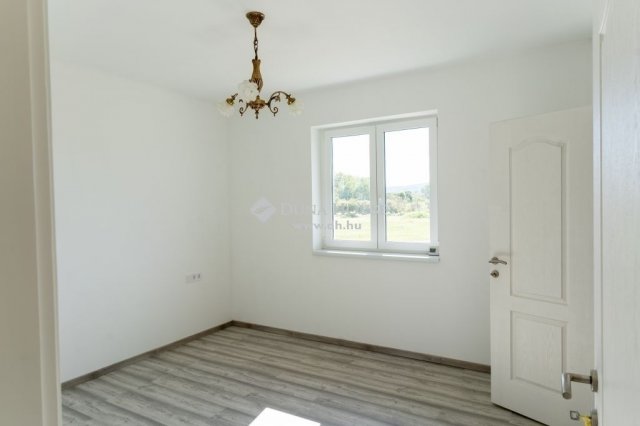 Eladó családi ház, Pomázon 199 M Ft, 5 szobás