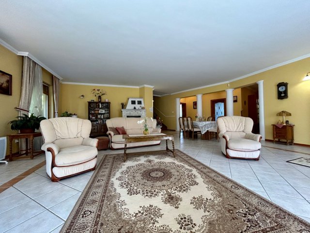 Eladó családi ház, Debrecenben 229 M Ft, 9 szobás