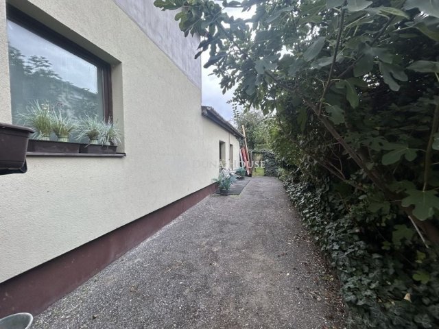 Eladó családi ház, Székesfehérvárott 71.99 M Ft, 6 szobás