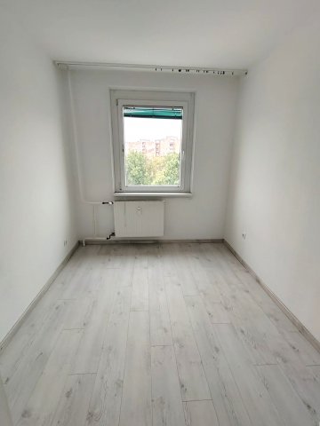 Eladó panellakás, Székesfehérvárott 49.9 M Ft, 1+2 szobás