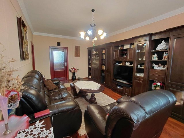 Eladó téglalakás, Komáromban 47.5 M Ft, 2 szobás