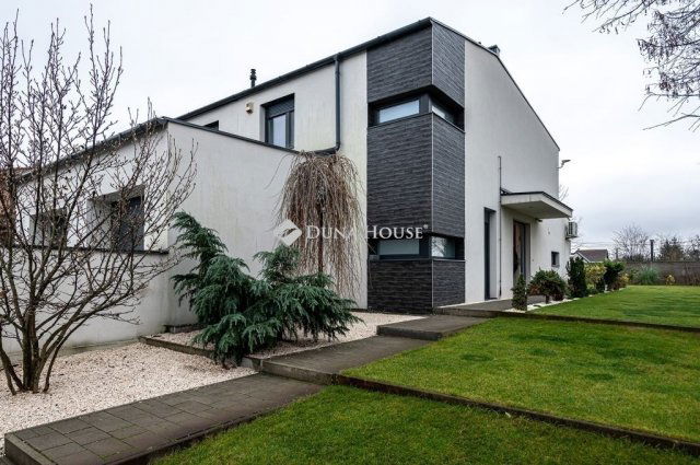 Eladó ikerház, Debrecenben 154.9 M Ft, 5 szobás