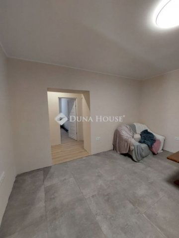 Eladó téglalakás, Baján 44.9 M Ft, 3 szobás