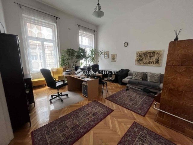 Eladó téglalakás, Budapesten, VI. kerületben 93 M Ft, 2 szobás