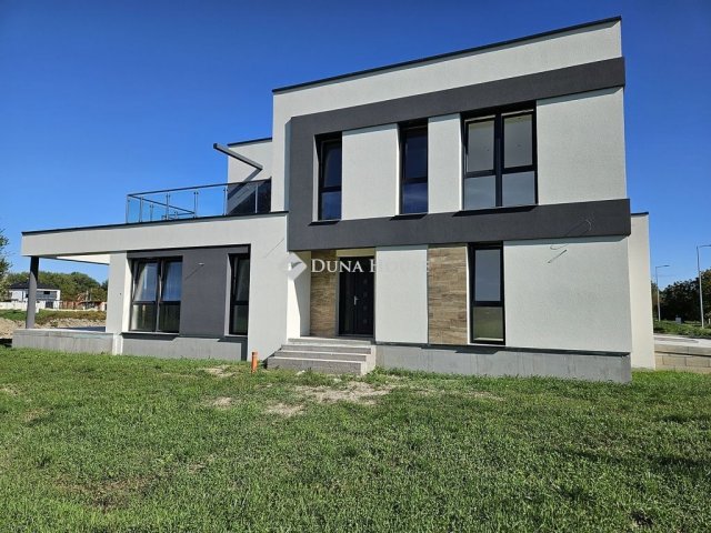 Eladó téglalakás, Győrött 209 M Ft, 4 szobás