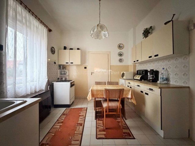 Eladó családi ház, Szombathelyen 49.9 M Ft, 2 szobás