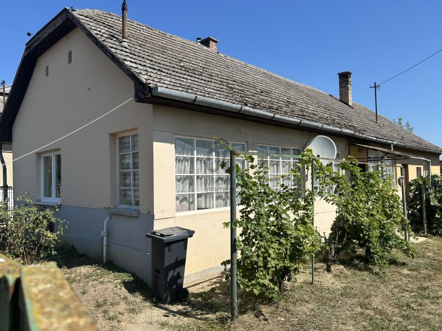 Eladó családi ház, Tuzséren 11.9 M Ft, 3 szobás