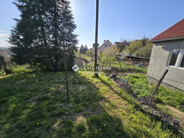 Eladó családi ház, Pécsett 46.9 M Ft, 4 szobás