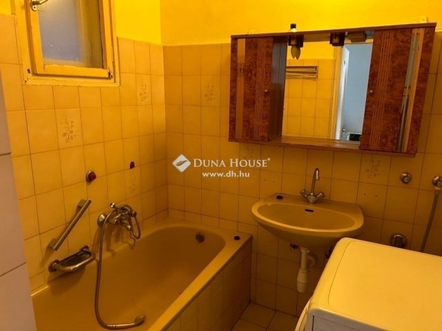 Eladó téglalakás, Budapesten, VIII. kerületben 61.5 M Ft