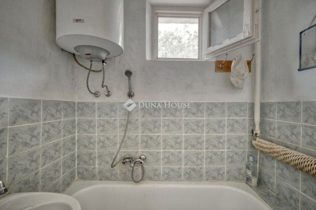 Eladó családi ház, Budakalászon 48.9 M Ft, 1 szobás