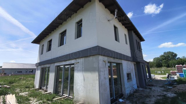 Eladó téglalakás, Balatonföldváron 118.9 M Ft, 4 szobás