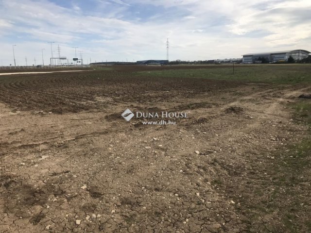 Eladó ipari ingatlan, Veszprémben 276.603 M Ft