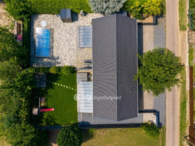 Eladó ikerház, Balatonvilágoson 100 M Ft, 2+1 szobás