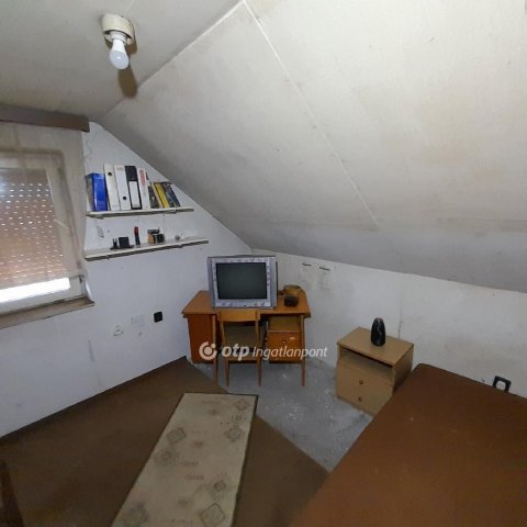 Eladó ikerház, Tolnán 30.99 M Ft, 4+2 szobás