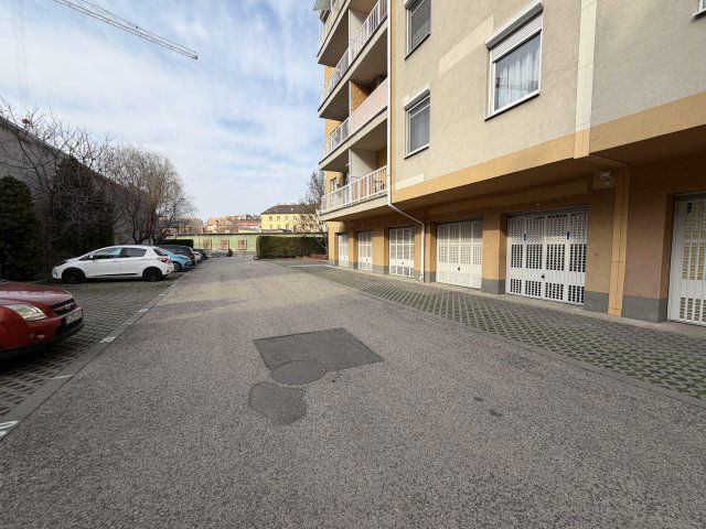 Eladó garázs, Budapesten, VIII. kerületben, Kőris utcában