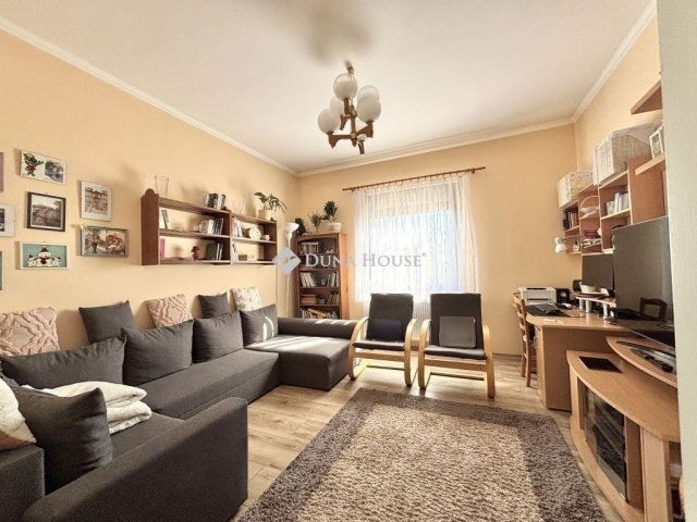 Eladó családi ház, Szigethalmon 101.9 M Ft, 6 szobás