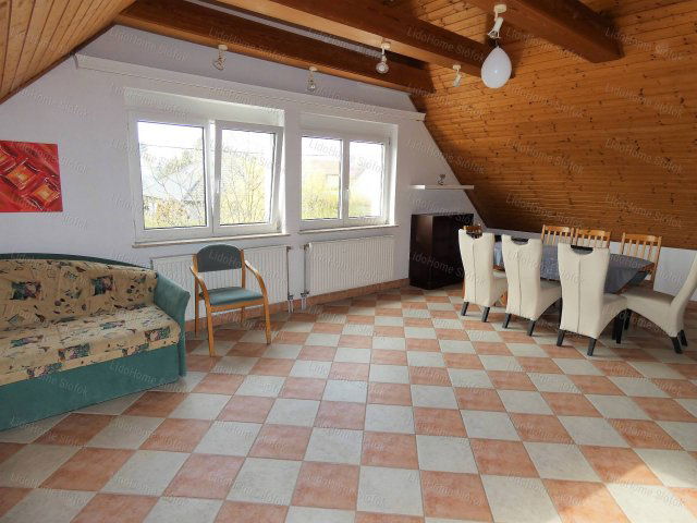 Eladó családi ház, Balatonvilágoson 120 M Ft, 17 szobás