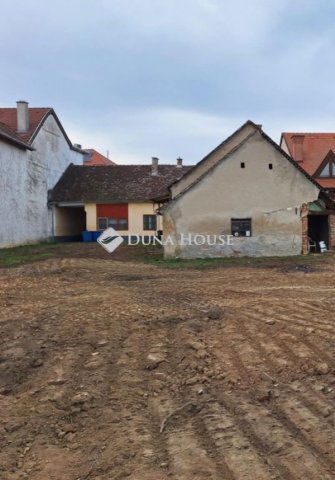 Eladó családi ház, Villányban 55 M Ft, 6 szobás