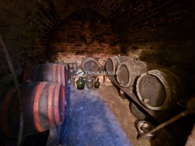 Eladó nyaraló, Pécsett 15 M Ft, 2 szobás / költözzbe.hu